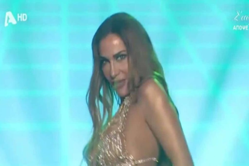 Mad VMA 2023: Με το κλασικό μαύρο μπλουζάκι ο Μπισμπίκης – Κρατούσε από το χέρι την Βανδή [βίν