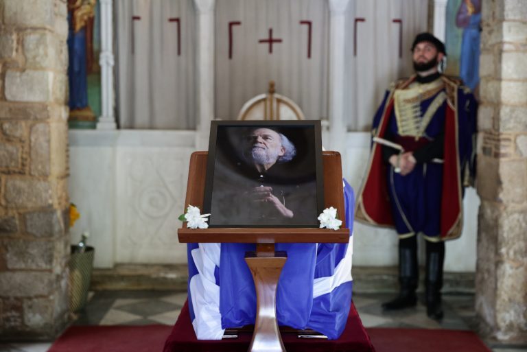Γιάννης Μαρκόπουλος: Σε λαϊκό προσκύνημα η σορός του – Το απόγευμα η κηδεία του