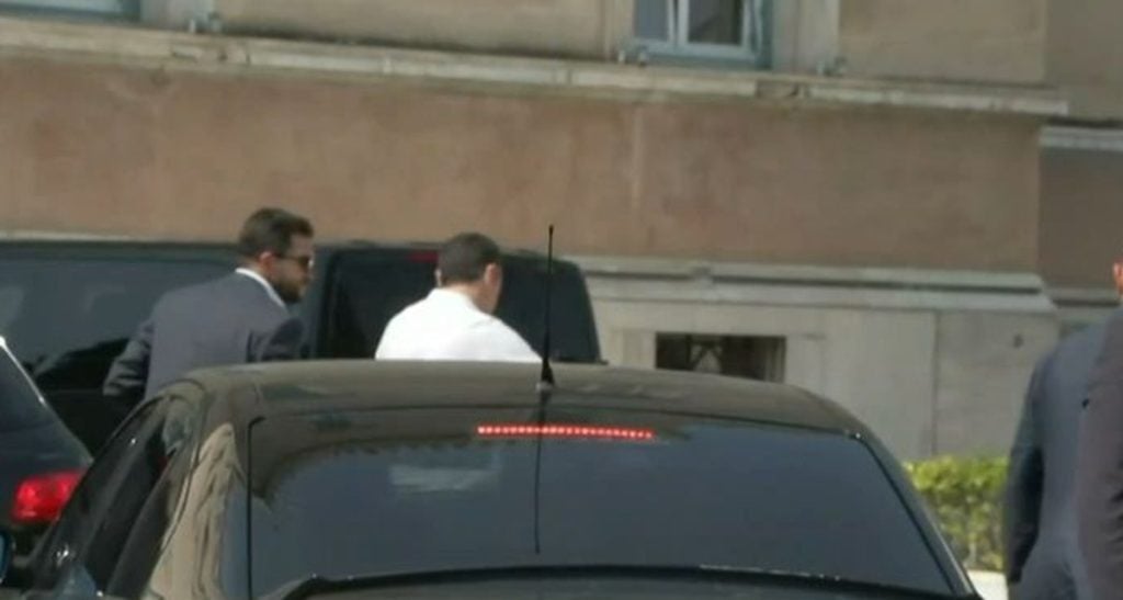 Αλέξης Τσίπρας: Στη Βουλή από την πίσω πόρτα για την ορκωμοσία – Δείτε το βίντεο