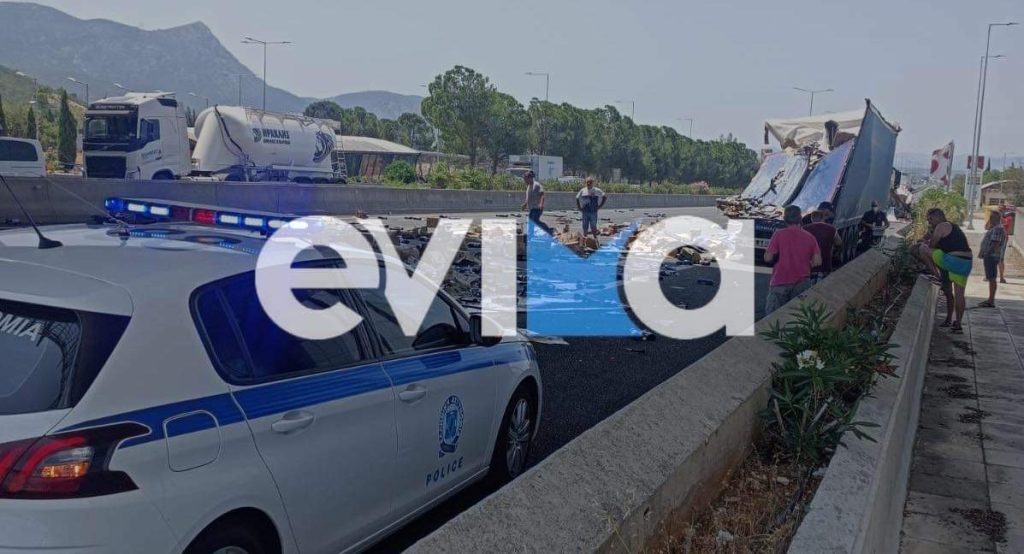 Εύβοια: Τροχαίο με δύο νταλίκες στο ρεύμα προς Λαμία – «Πλημμύρισε» ο δρόμος χλωρίνες [εικόνες