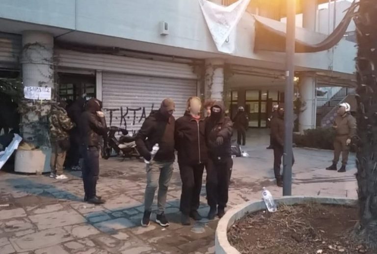 Πώς η αστυνομία «έσπασε» την εγκληματικότητα στα ΑΕΙ – Ο πόλεμος με τις συμμορίες