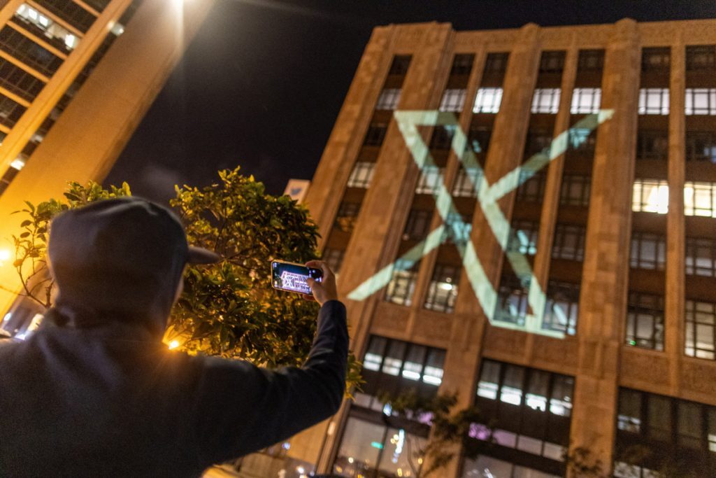 Twitter: Το «X» είναι και επίσημα το νέο λογότυπο