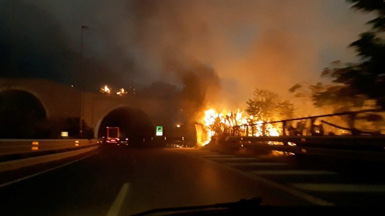 Ιταλία: Επτά νεκροί από τις πυρκαγιές και τις πλημμύρες