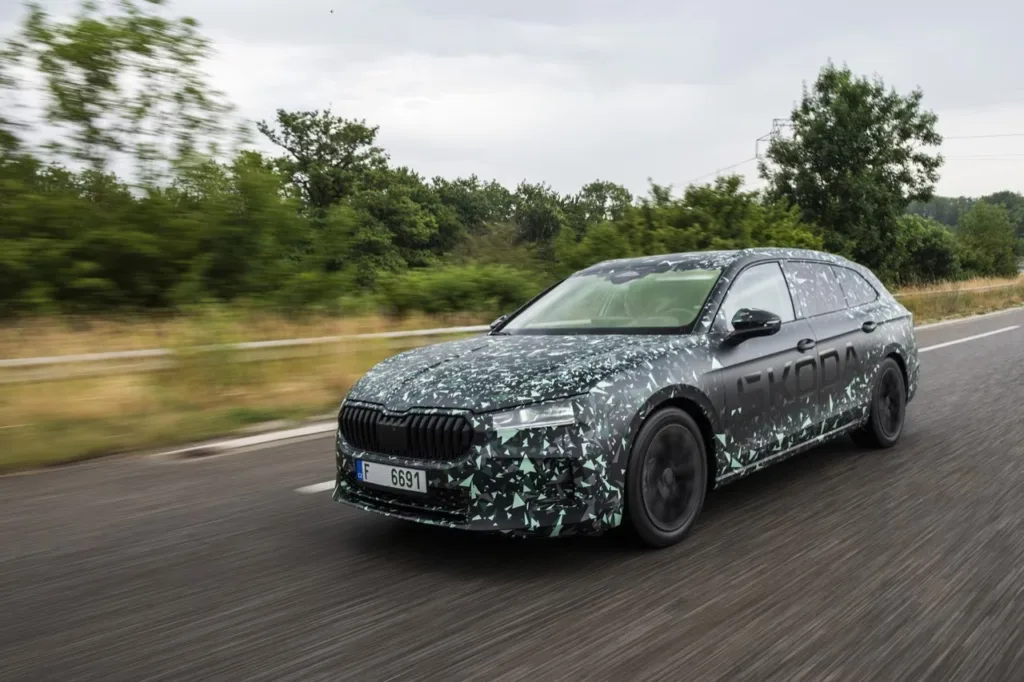 Skoda Superb Wagon: Σχεδόν 5 μέτρα μήκος και με έως και 265 ίππους