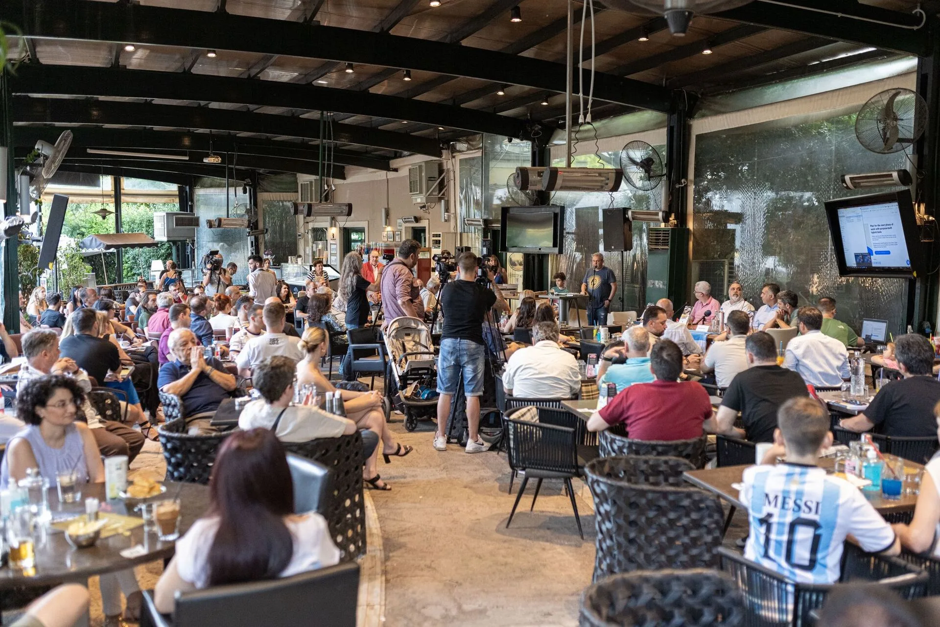 Νοσταλγία για τον Μαραντόνα στη σκιά του Αρχαιολογικού Μουσείου