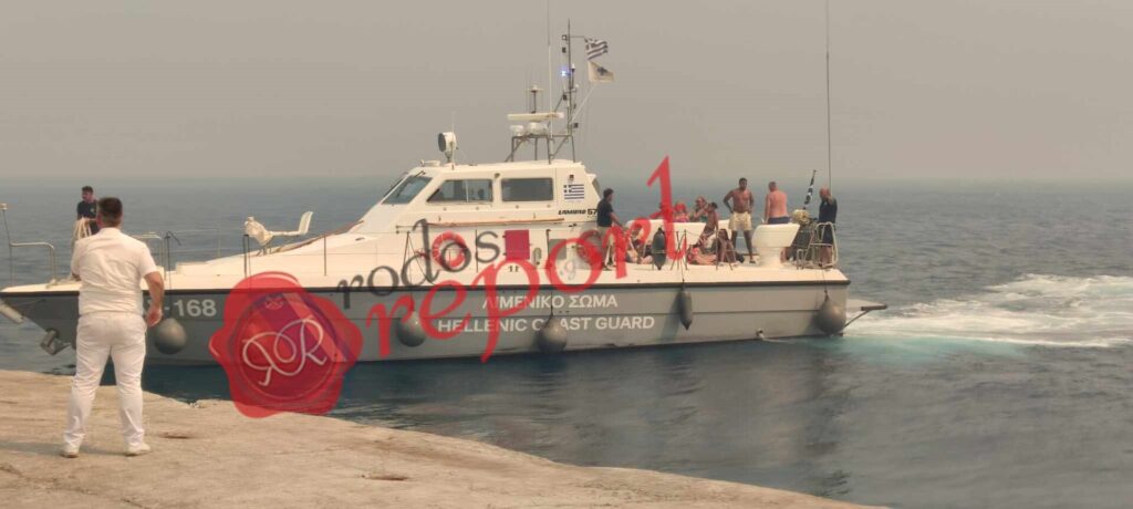 Φωτιά στη Ρόδο: Ανεξέλεγκτη παραμένει η πυρκαγιά στο νησί – Εκκενώσεις από την θάλασσα στη Λάρδο