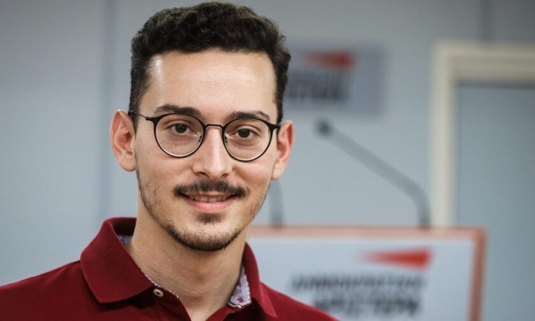 Στέργιος Καλπάκης: Αυτός είναι ο νέος εκπρόσωπος Τύπου του ΣΥΡΙΖΑ