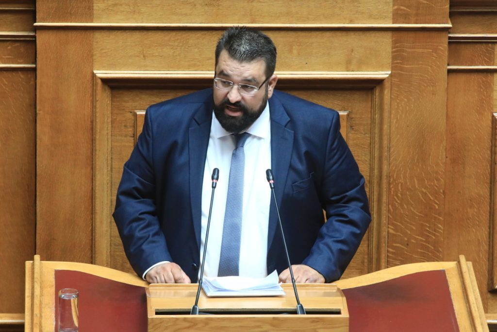 Βουλή: Οι «Σπαρτιάτες» ευχαριστούν, από το βήμα της ολομέλειας, τον Κασιδιάρη