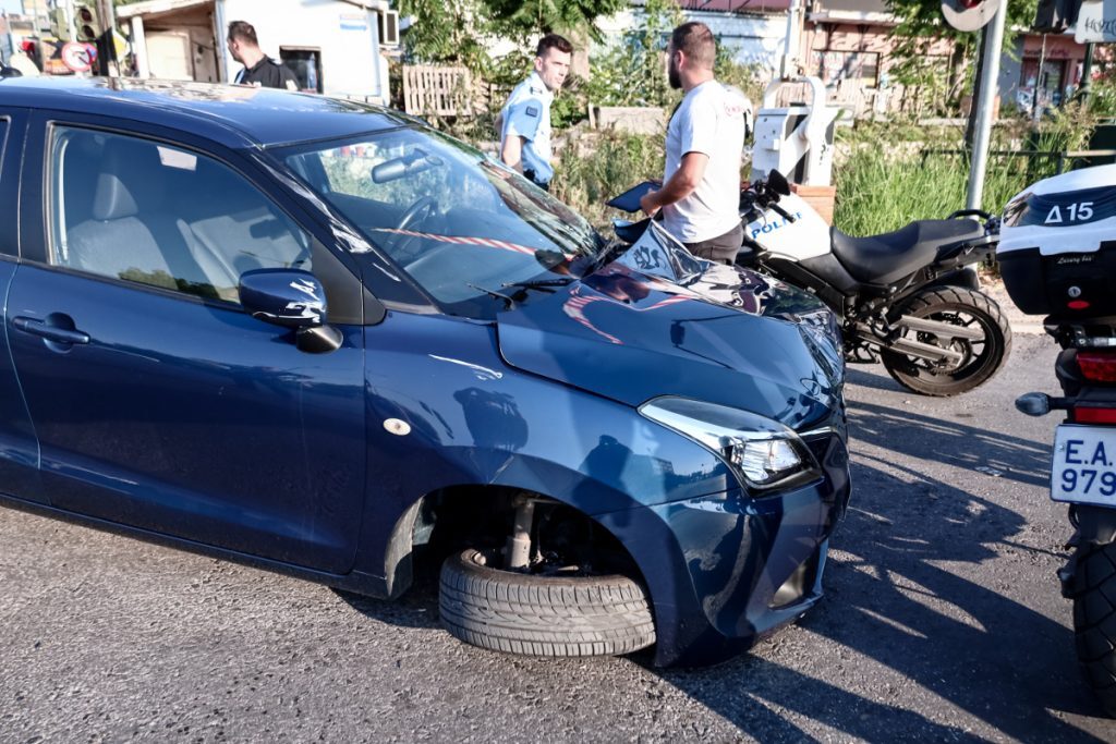 Ιερά Οδός: Σύγκρουση τρένου με αυτοκίνητο