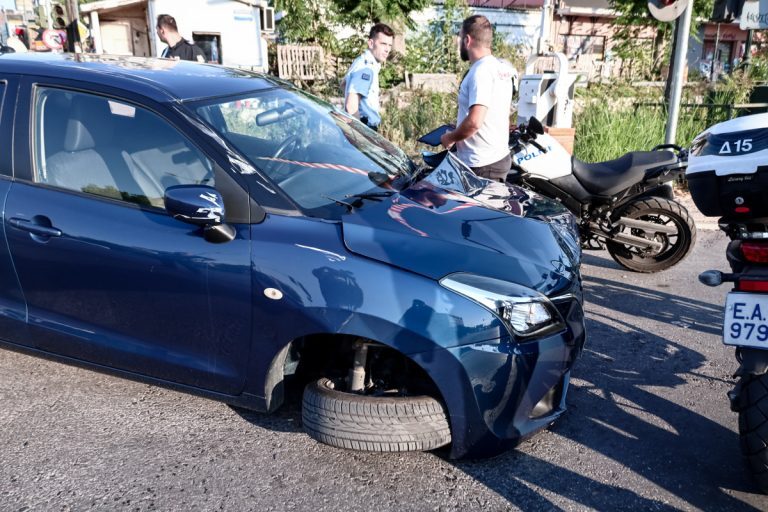 Ιερά Οδός: Σύγκρουση τρένου με αυτοκίνητο
