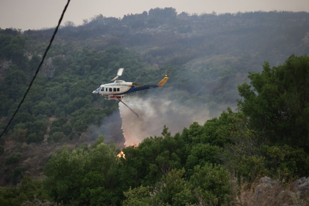 Σε ύφεση η φωτιά στην Κέρκυρα – Στάχτη περίπου 30.000 στρέμματα