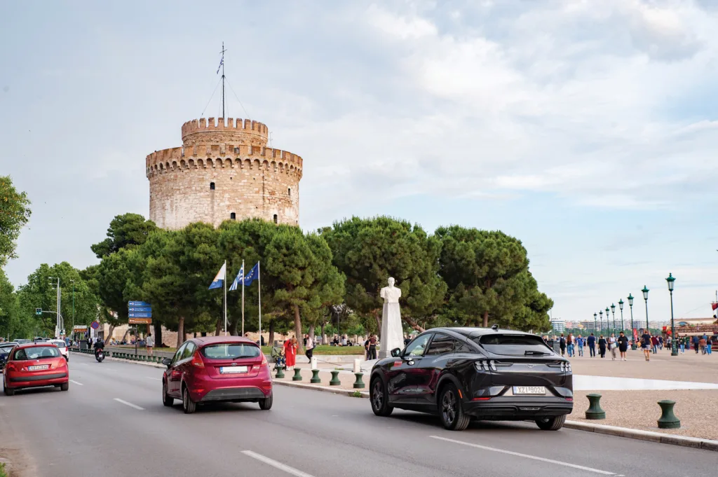 Αθήνα-Θεσσαλονίκη με ηλεκτρικό αυτοκίνητο: Σε πόση ώρα και με πόσες φορτίσεις;