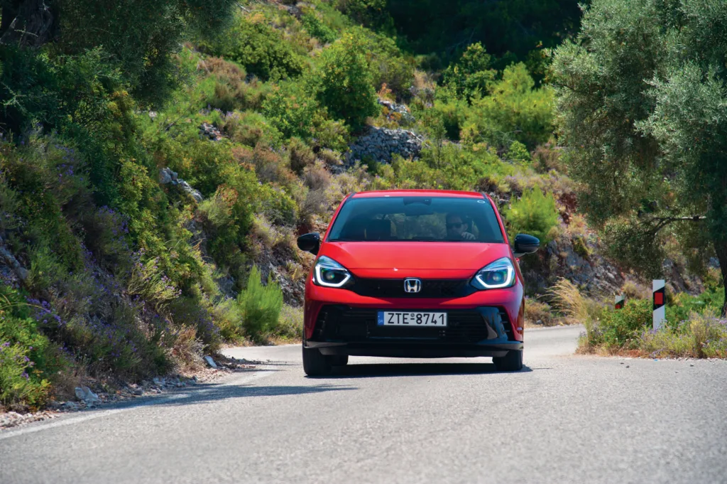 Δοκιμή Honda Jazz e:HEV: Οικονομία και πρακτικότητα σε σπορτίφ περιτύλιγμα