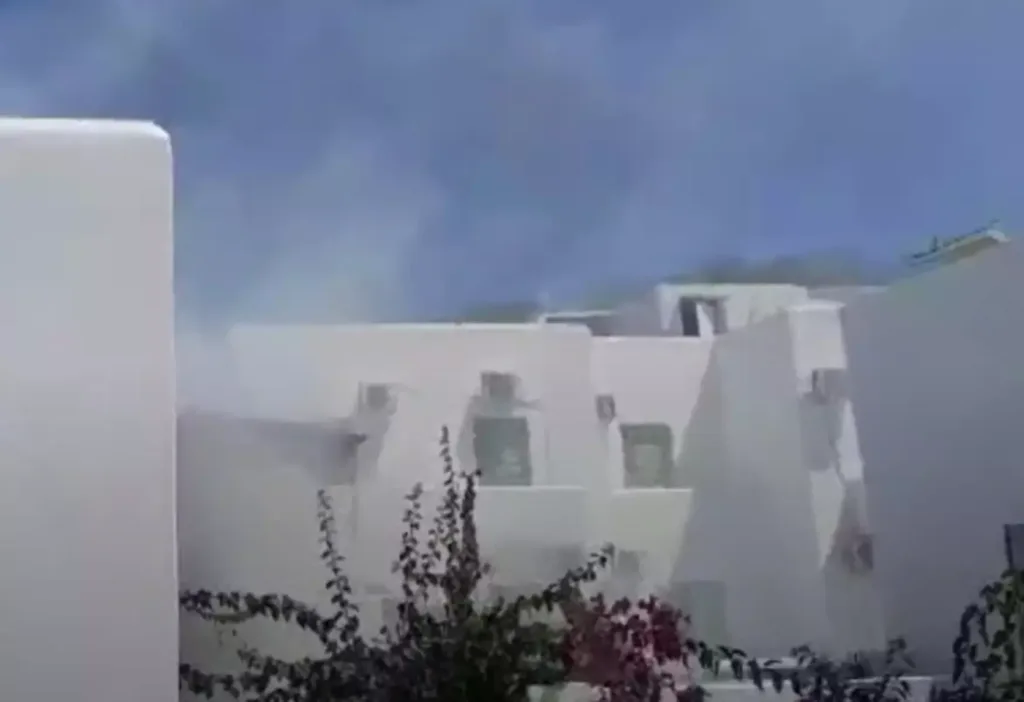 Φωτιά στα Λιβάδια της Πάρου, από κλιματιστικά καταστήματος [Βίντεο ]