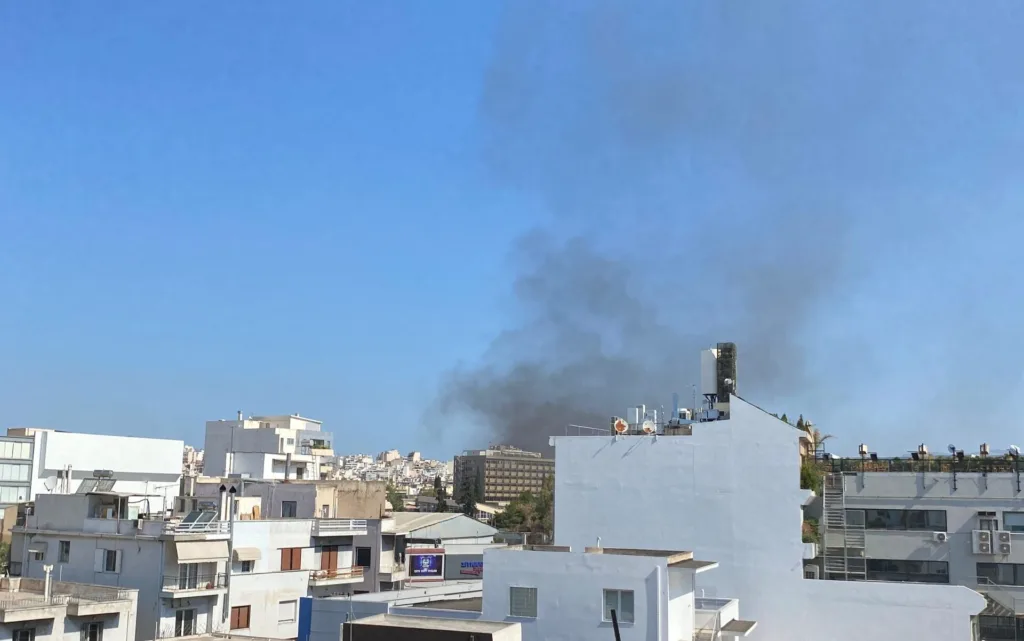 Φωτιά τώρα στη Δάφνη πίσω από τη Γυμναστική Ακαδημία