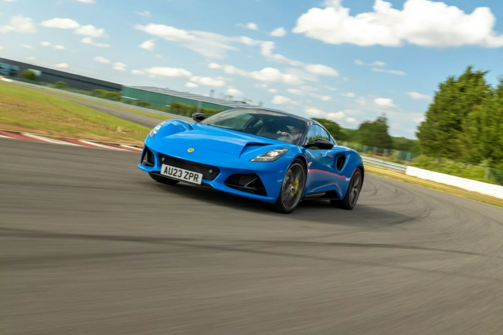 Η νέα Lotus Emira τώρα και σε τετρακύλινδρη έκδοση