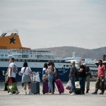 Χιλιάδες αδειούχοι παίρνουν τον δρόμο της επιστροφής -Αυξημένη κίνηση σε λιμάνια, εθνικές οδούς και αεροδρόμια