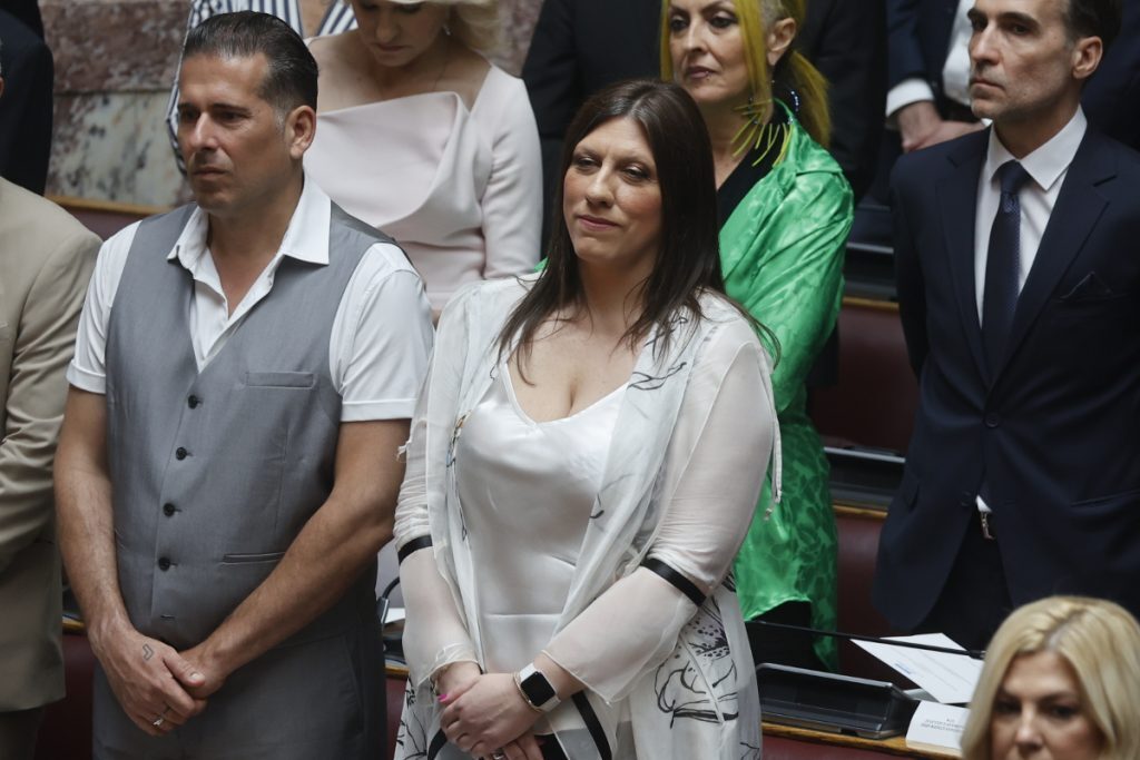 Βουλή: Με πολιτικό όρκο η Ζωή Κωνσταντοπούλου