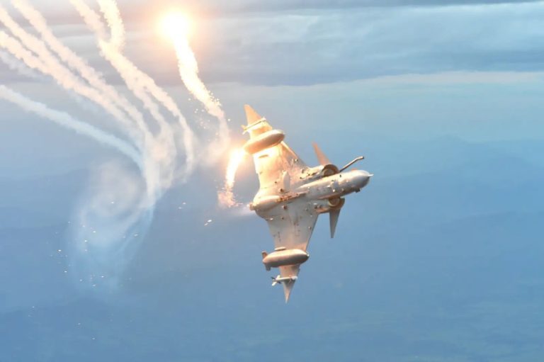Τραγωδία σε άσκηση της Αεροπορίας στην Κολομβία – Νεκρός ο ένας από τους πιλότους [Βίντεο]