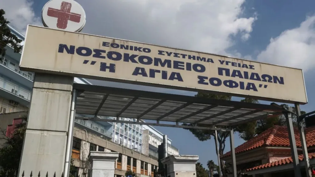 Ρόδος: Αεροδιακομιδή στην Αθήνα για 9χρονο αγοράκι που ήπιε καυστικό υγρό