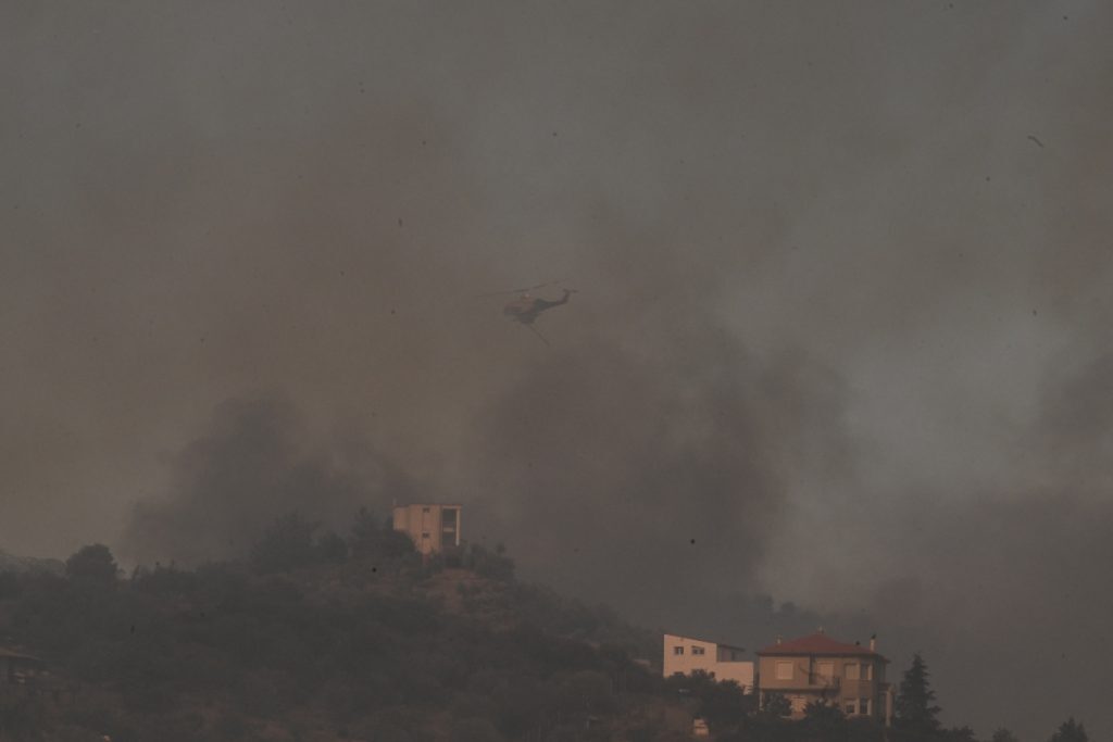 Φωτιές: Νύχτα τρόμου στη Νέα Αγχίαλο με συνεχείς εκρήξεις – Μεγάλη φωτιά στην Άρτα – Η κ