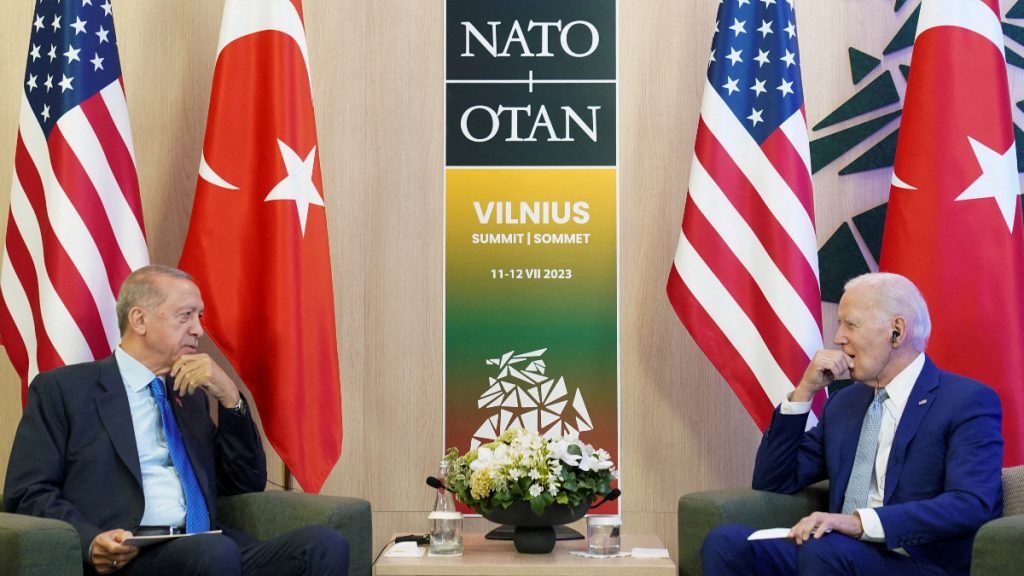 Μπάιντεν – Ερντογάν: Πώς σχολίασαν τη συνομιλία τα τουρκικά ΜΜΕ – Ο Αμερικανός πρόεδρος δεν κάλεσε τον Ερντογάν στο Λευκό Οίκο
