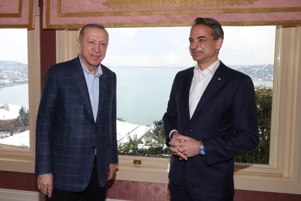 Σύνοδος Κορυφής: Με χαμόγελα η συνάντηση Μητσοτάκη-Ερντογάν – Τα κρίσιμα 40 λεπτά ανάμεσα στους δύο ηγέτες