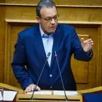 Φάμελλος για ψήφο Αποδήμων: Ψηφοθηρικό το νομοσχέδιο – Τα πυρά για την κλιματική αλλαγή