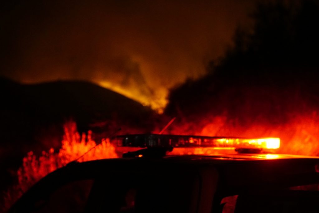 Φωτιά: Πύρινος εφιάλτης σε όλη τη χώρα – Νύχτα κόλαση σε Κέρκυρα, Αίγιο, Ρόδο και Κάρυστο [εικ