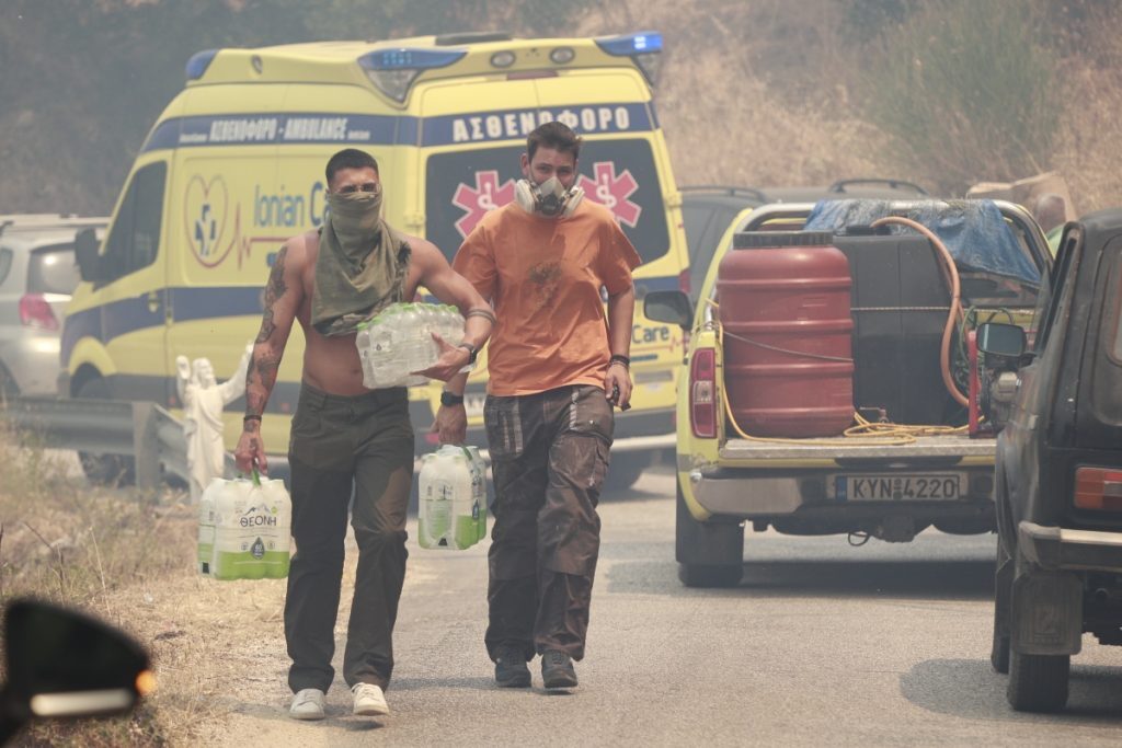 Φωτιά: Συνεχίζεται ο πύρινος εφιάλτης σε Ρόδο, Κέρκυρα, Αίγιο, Κάρυστο [Βίντεο]