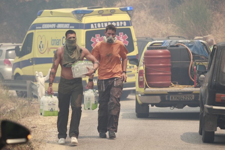 Φωτιά: Συνεχίζεται ο πύρινος εφιάλτης σε Ρόδο, Κέρκυρα, Αίγιο, Κάρυστο [Βίντεο]