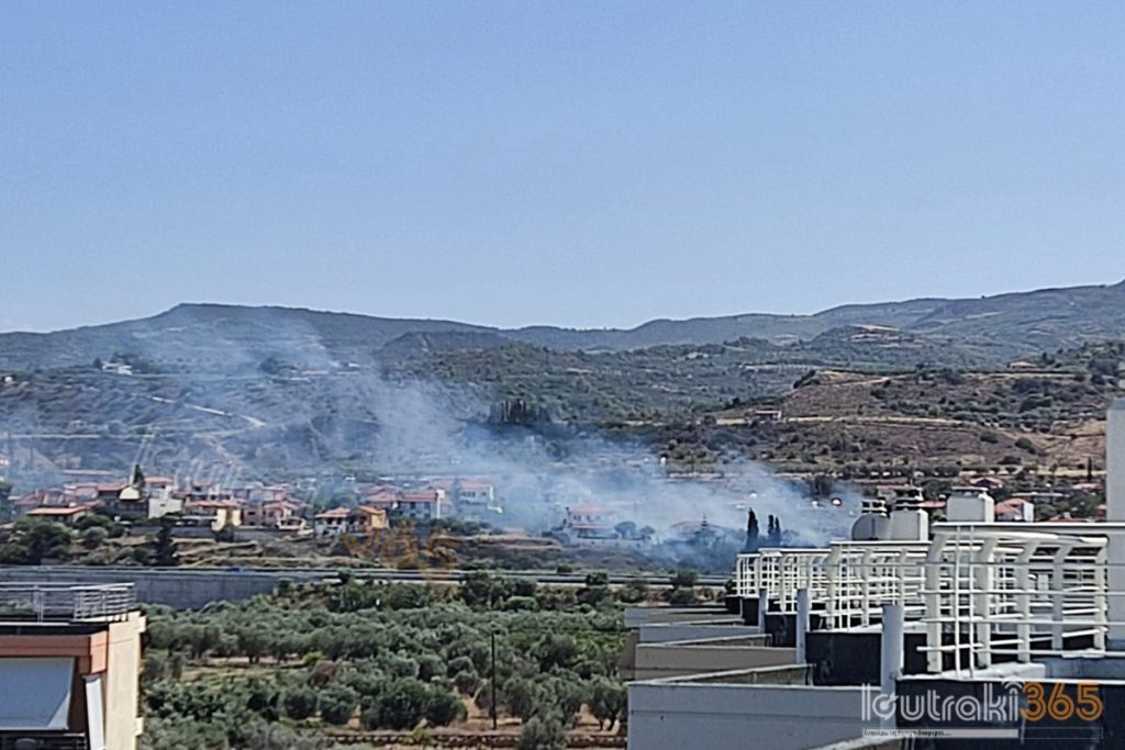 Φωτιά τώρα στο Ξυλόκαστρο – Γλείφουν τα σπίτια οι φλόγες
