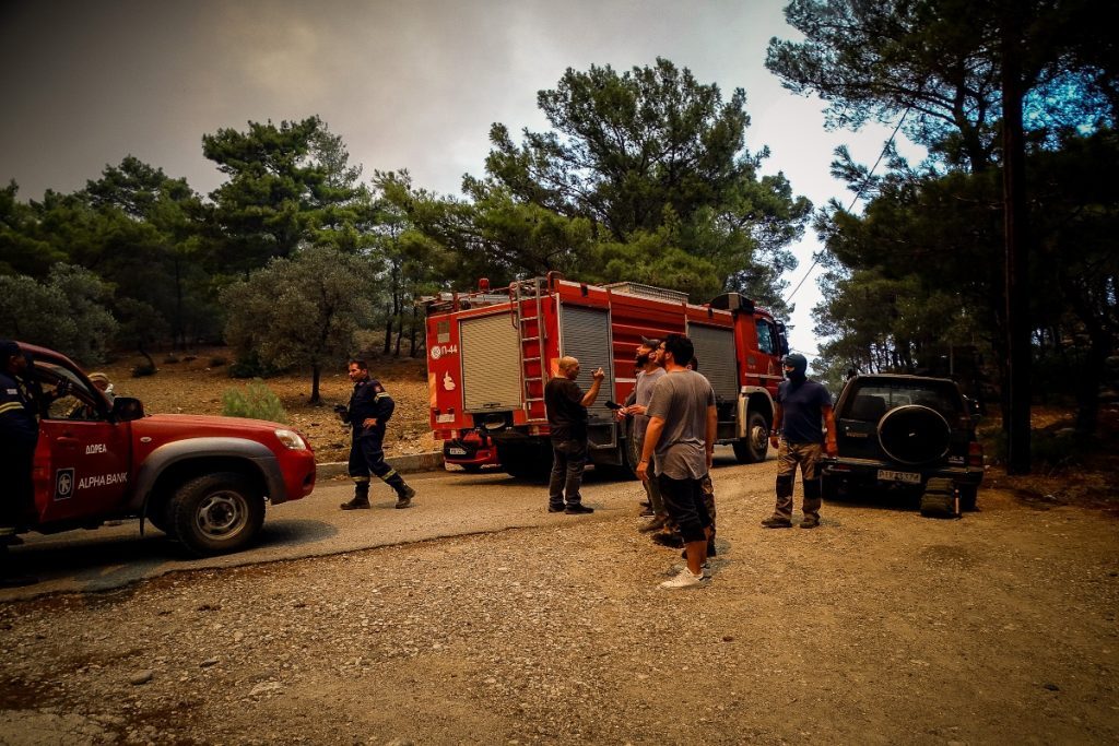 «Λερναία Ύδρα» η φωτιά στην Ρόδο – Κηρύχτηκε σε κατάσταση έκτακτης ανάγκης όλο το νησί [Βίντεο]