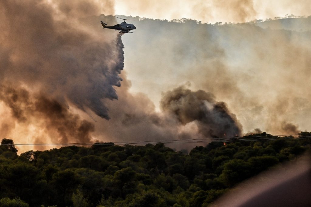 Πορτογαλία: Πάνω από 600 πυροσβέστες αγωνίζονται να θέσουν υπό έλεγχο πυρκαγιά [Βίντεο]