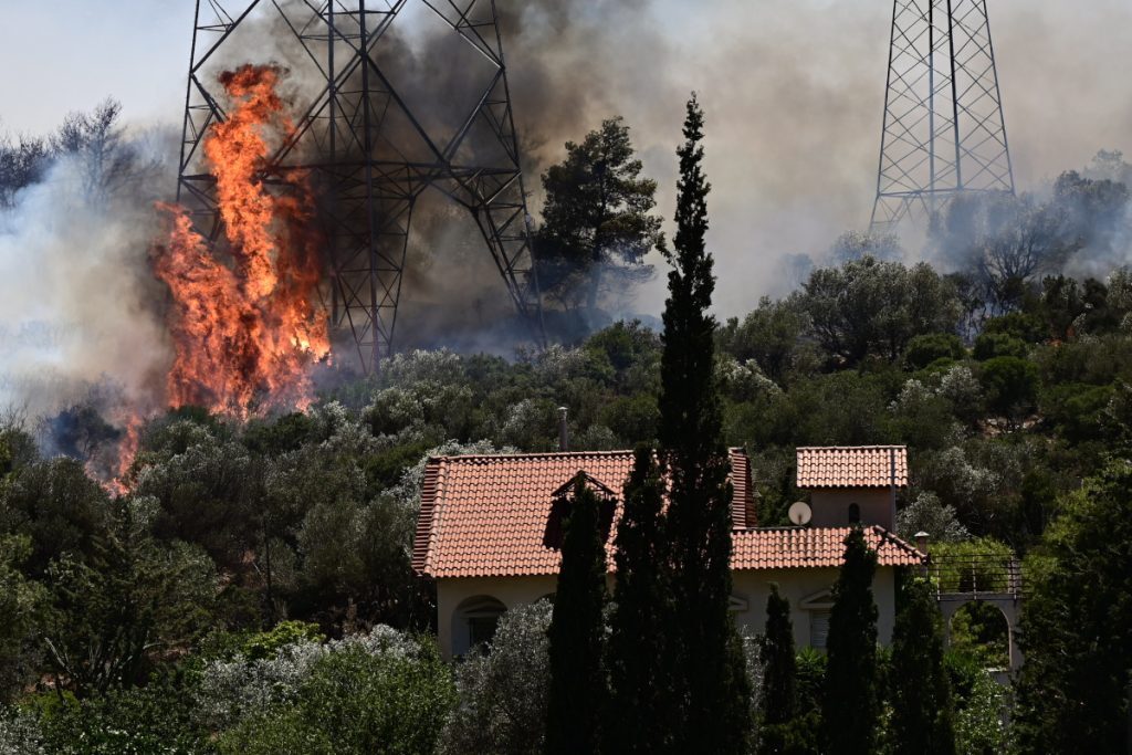 Φωτιές: 81 οι πυρκαγιές το τελευταίο 24ωρο – Οι περιοχές υψηλού κινδύνου την Τρίτη