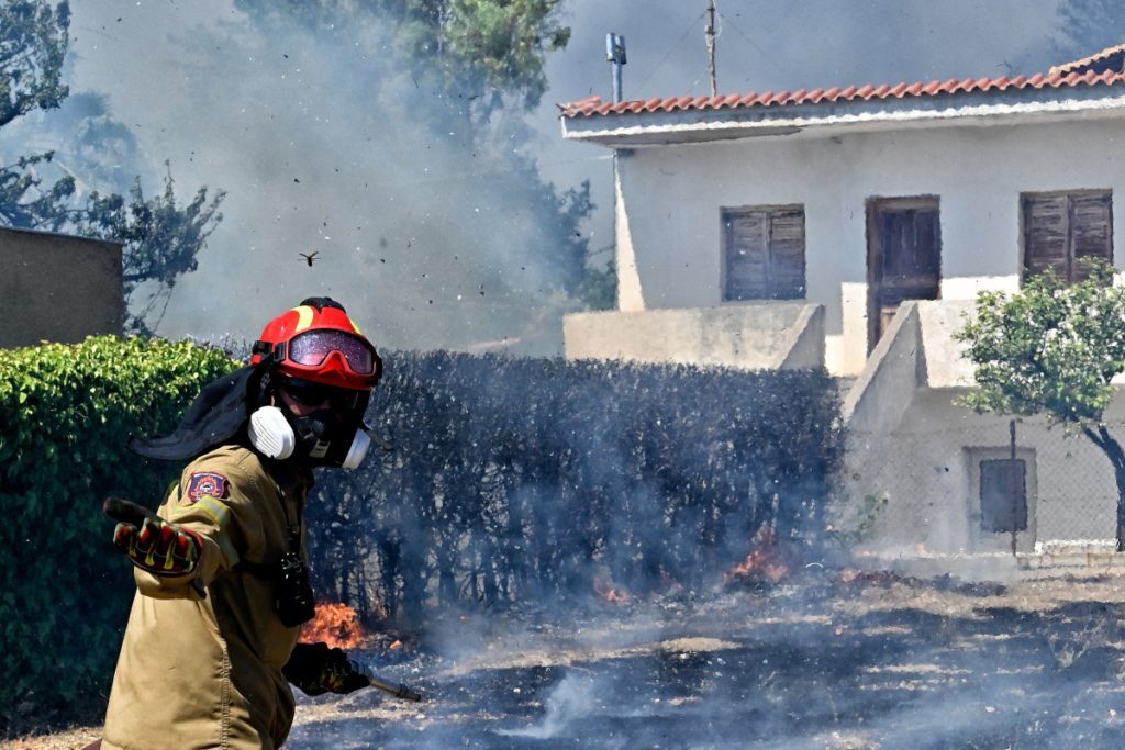Φωτιές: Ολοκληρώθηκε η πρώτη καταγραφή των ζημιών σε Αττική και Κορινθία – 60 ακατοίκητα σπίτι