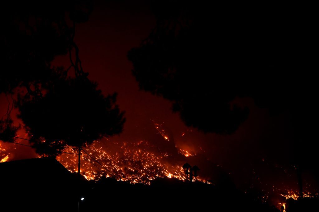 Φωτιά στην Κέρκυρα: Κάηκαν σπίτια στις Λούτσες – Σε πύρινο κλοιό η Ρόδος