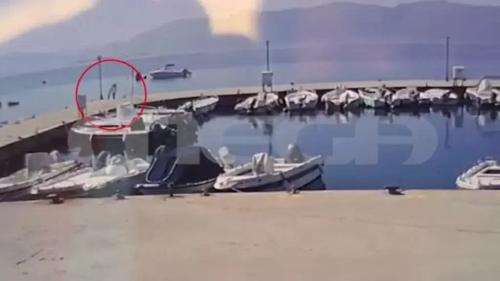 Τραγωδία στη Φθιώτιδα: Δείτε τη στιγμή που ο 56χρονος βουτά στη θάλασσα για να σώσει την 64χρονη