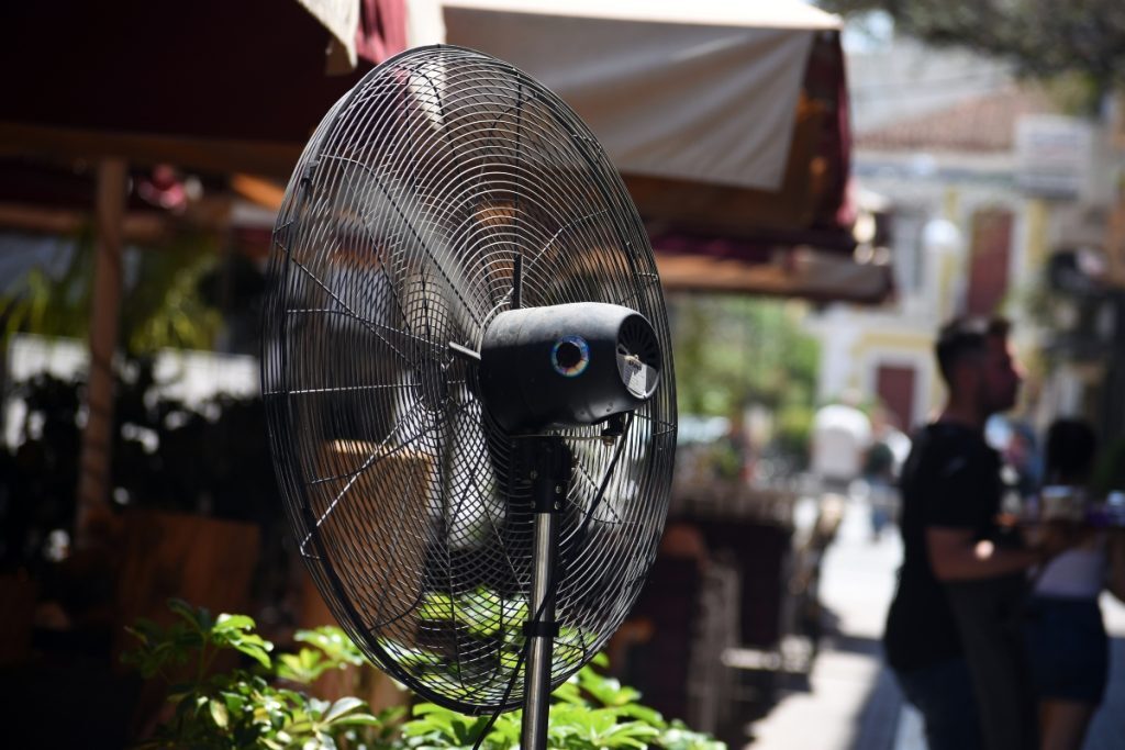 Καύσωνας: Πως θα προστατευθούν οι εργαζόμενοι – Για ποιους ισχύει παύση εργασιών