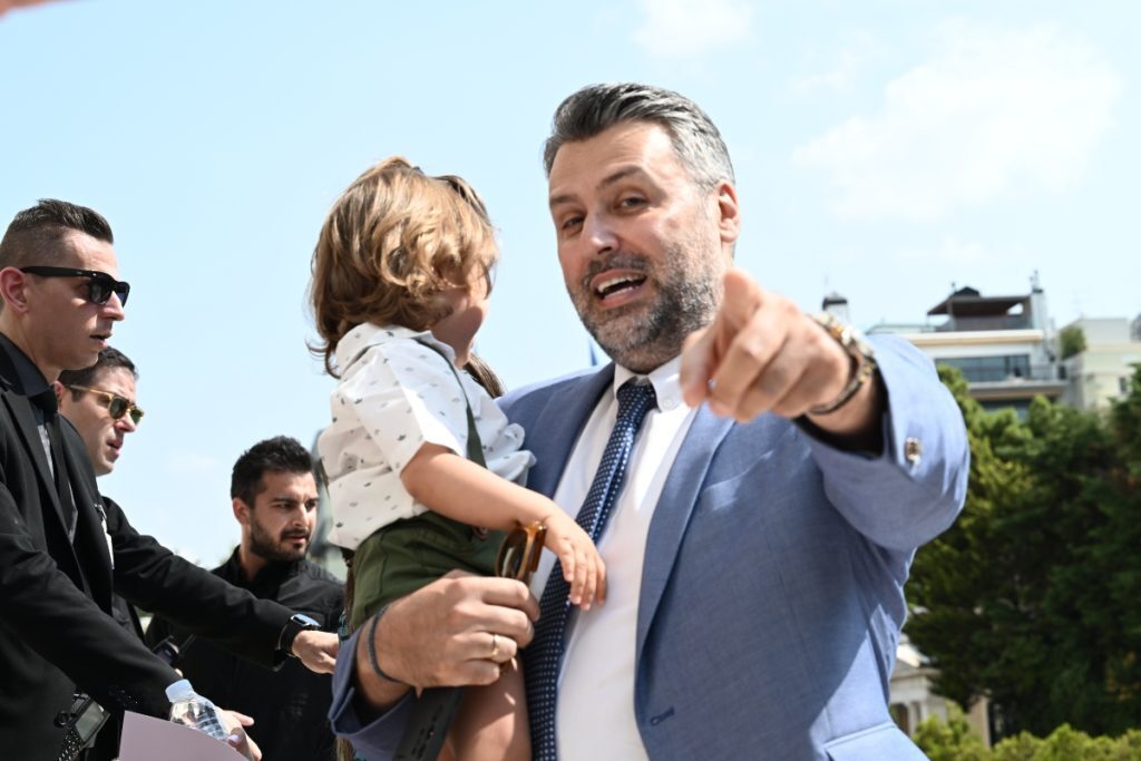 Γιάννης Καλλιάνος: Η συγκινητική εξομολόγηση του βουλευτή για το κλάμα του γιου του στη Βουλή – «Έκλ