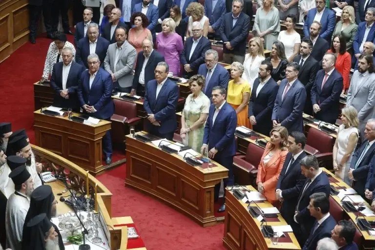 Βουλή: «Βράζει» ο ΣΥΡΙΖΑ με τη γειτνίαση με τους Σπαρτιάτες