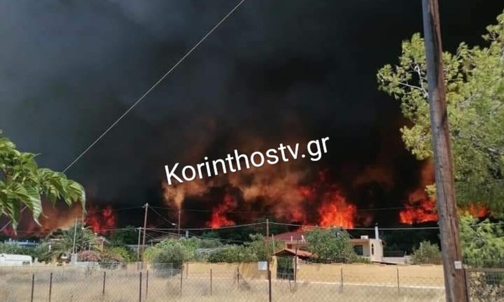 Πύρινος εφιάλτης στο Λουτράκι – Μάχη κατοίκων και πυροσβεστών να μην περάσει από την παλαιά εθνική οδό προς τα διυλιστήρια [συνεχής ενημέρωση]
