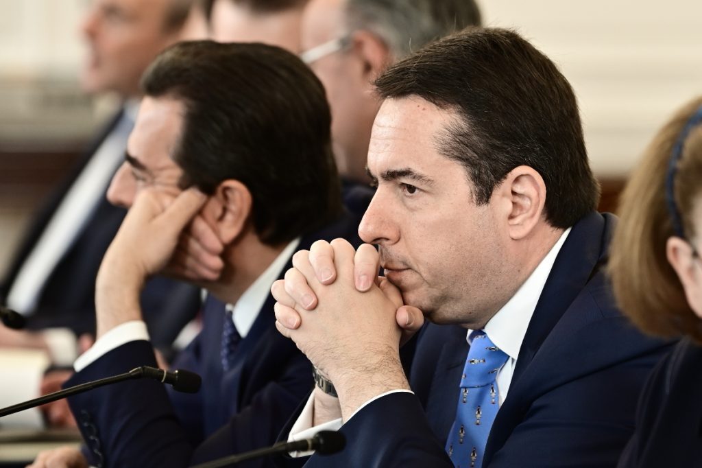 Νότης Μηταράκης: Το παρασκήνιο της παραίτησής του – H δυσφορία του Μαξίμου