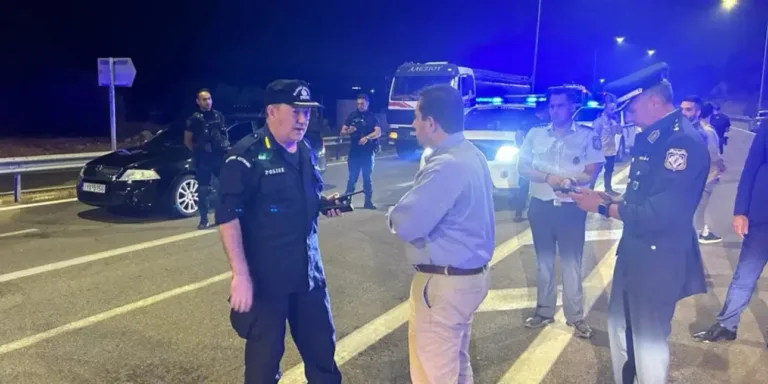 Φωτιές: Στη Μάνδρα ο Νότης Μηταράκης