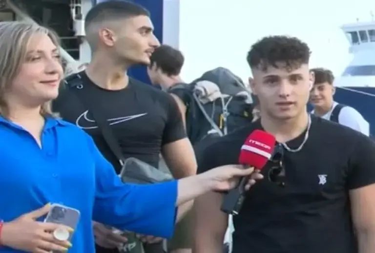 Πειραιάς: Δεν πήγε μαζί τους διακοπές και τον… έδωσαν στεγνά Οn Αir – «Μας πιστόλιασε» [Βίντεο]