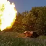 BBC: Δείτε πώς λειτουργούν οι βόμβες διασποράς που στέλνουν οι ΗΠΑ στην Ουκρανία [βίντεο]