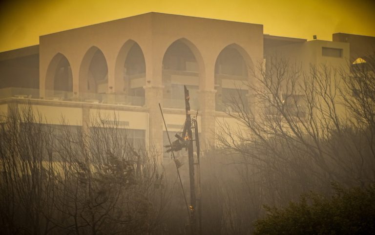 Επικοινωνία Μητσοτάκη – Κουτσούμπα για την πυρκαγιά στη Ρόδο