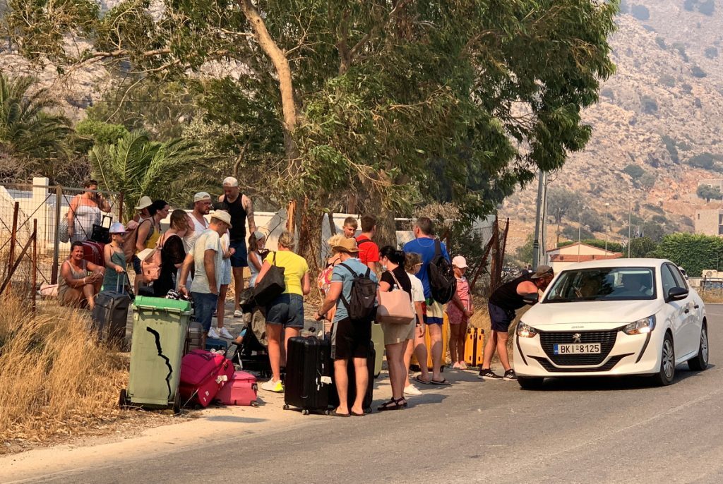 Φωτιά στη Ρόδο: Που θα γίνει η φιλοξενία των πολτών που επηρεάστηκαν από την πυρκαγιά