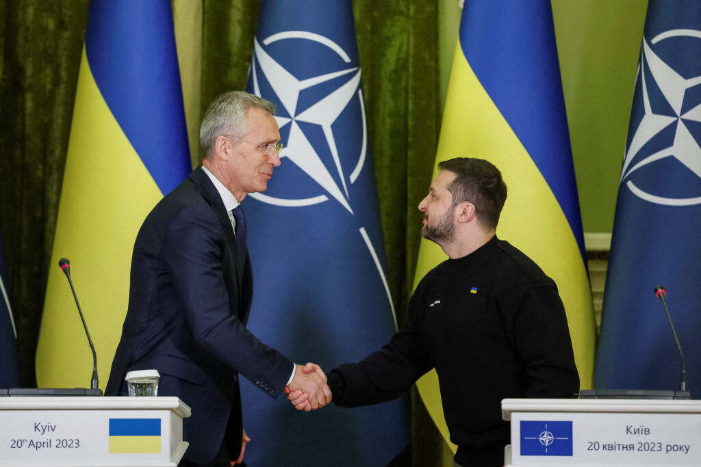 ΝΑΤΟ – Στόλτενμπεργκ: Πιο κοντά από ποτέ η Ουκρανία στην ένταξη – «Καλά τα αποτελέσματα της συνόδου», λέει ο Ζελένσκι