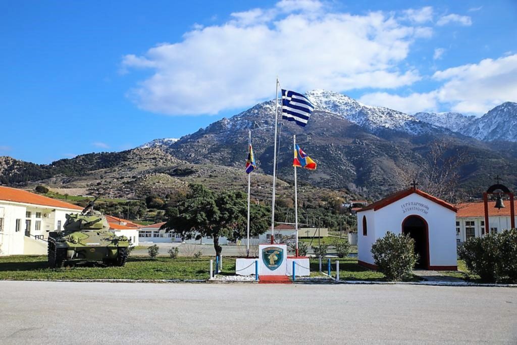 Κάρπαθος: Συναγερμός στο στρατόπεδο – Εντοπίστηκε καπνός σε αποθήκη πυρομαχικών